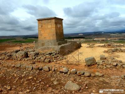 Yacimiento Numancia y Villa Almazán;canto cochino experiencias madrid caras de buendia